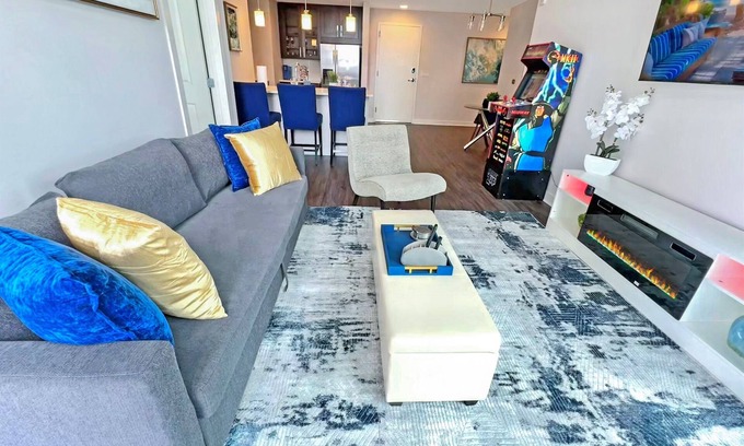 Lenox Apartamento | Skyline Luxe | Large Balcony | Mondern Comfort | Pool