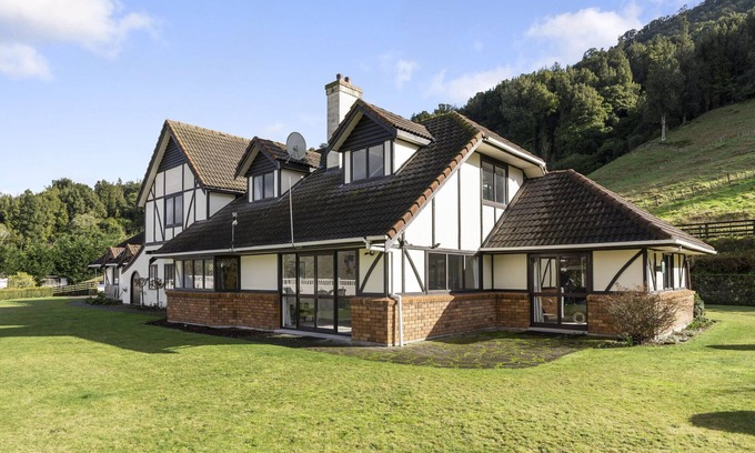 Rotorua Casa | Skyline Mountain View Lodge up to 16 people