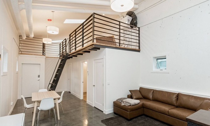 Bridgeland Apartamento | Skyline Penthouse |BBQ, Sleeps 8|