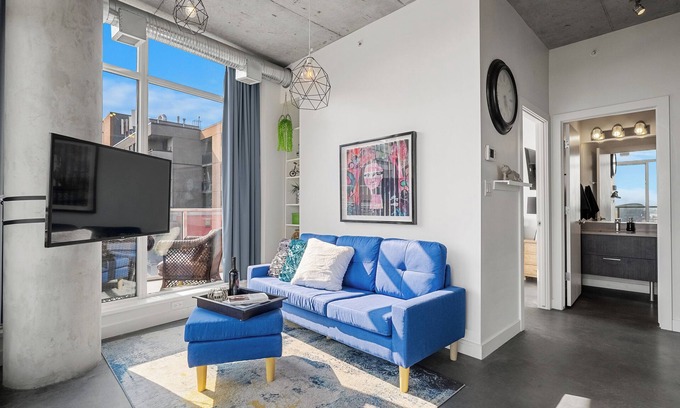 East Village Apartamento | Skyline Retreat| Downtown| Saddledome