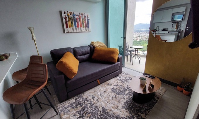 San José Apartamento | Skyline Retreat Top Floor 1BR Apartment with Mountain Views
