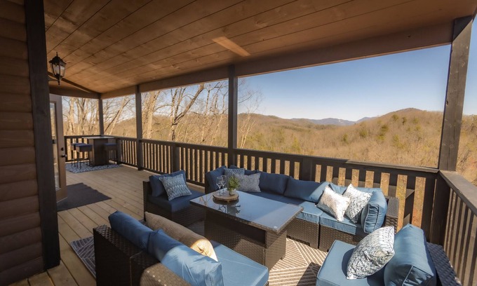 Sevierville Cabina | New Skyline Ridge Cabin 4 Br Decks w/ Views Gatlinburg Pigeon Forge Sevierville