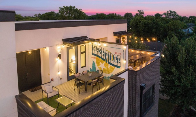 McFerrin Park Casa | Skyline Soundhouse | Rooftop Deck & Game Room near East Nashville & Broadway
