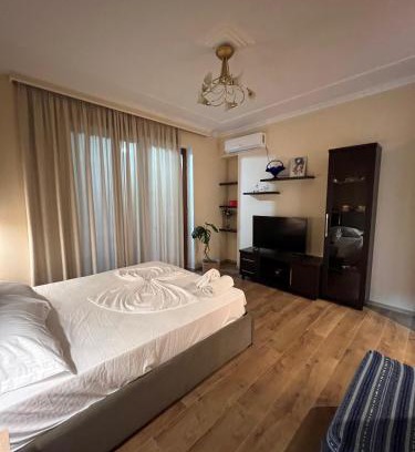 Tirana Apartamento | SkyLine Studios