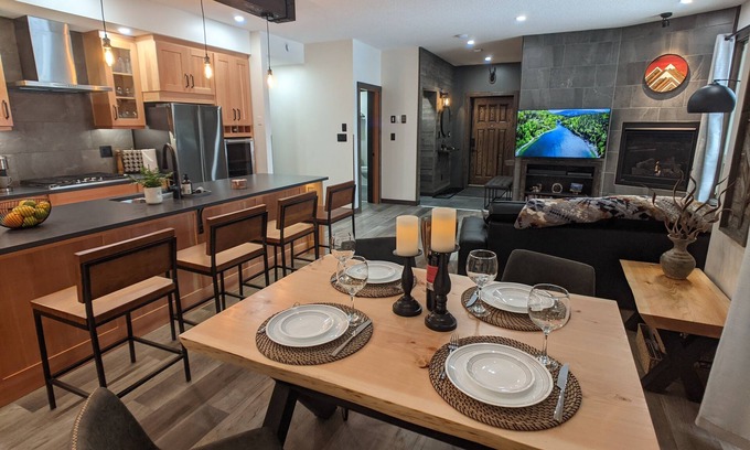 Valemount Casa | Skyline Suite 2 Bdrm King, Centrally Located in Valemount
