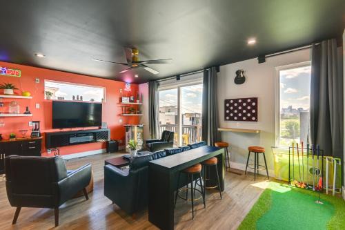 Katie Hill Neighborhood Casa | Skyline Views Nashville Townhome 3 Mi to Broadway
