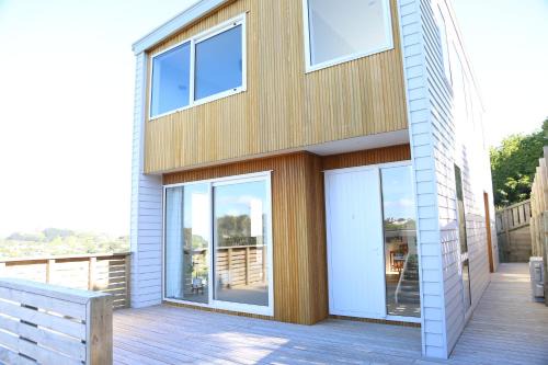 Johnsonville Casa | Skyline Vista - Entirely New House with Luxe Views, Espresso, Netflix & Free Parking