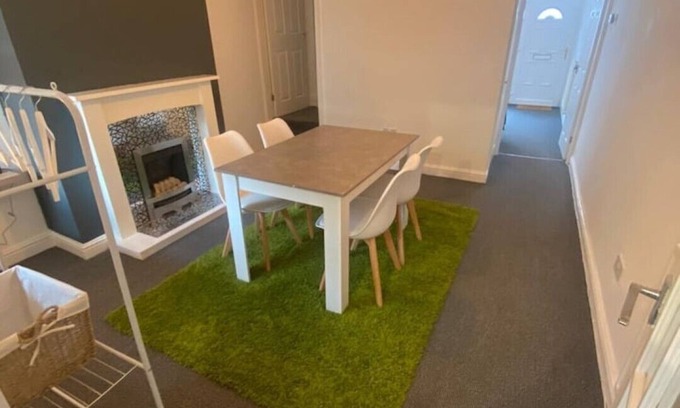 Stoke-on-Trent Casa | SkylinesAirbnb