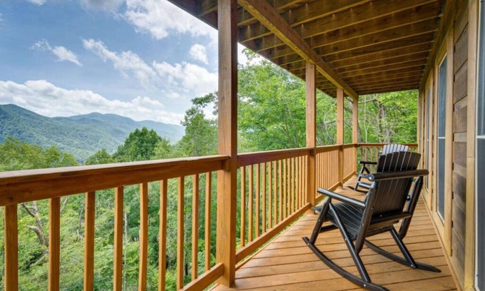 Robbinsville Cabina | Skyview Retreat, BEST Views! Entire cabin in Robbinsville, North Carolina