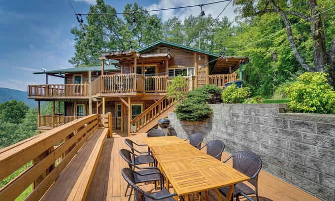 Robbinsville Cabina | 'Skyview Retreat' Cabin w/ Mountain Views!