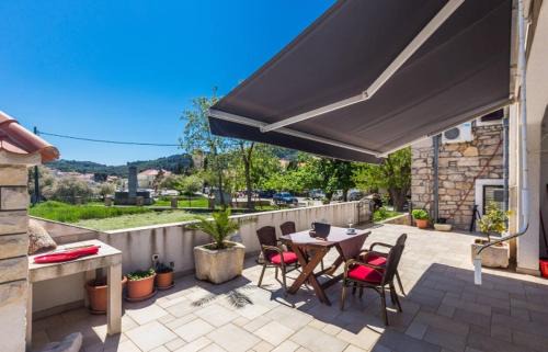 Iz Apartamento | Slanac 3
