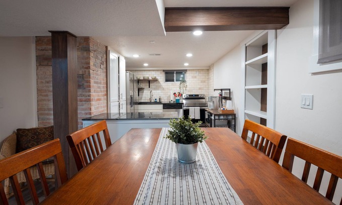 East Millcreek Casa | SLC Bungalow — Cozy, renovated home with washer & dryer