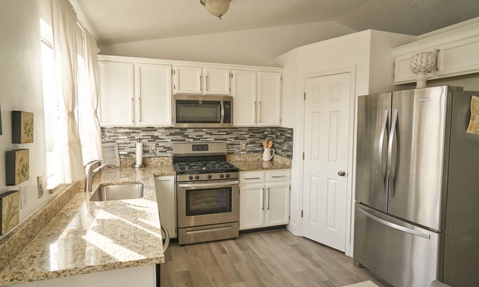 Kearns Casa | SLC Home close to Airport, Concerts, Ski & More (Pet friendly)