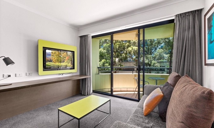 Parramatta Apartamento | Sleek 1-Bed by Jubilee Park with Pool