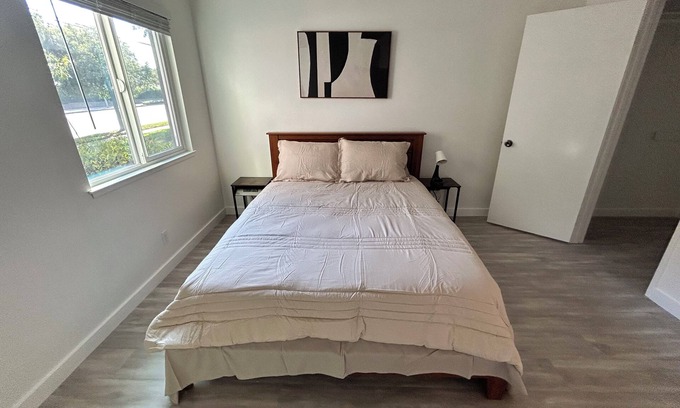 Rancho Cucamonga Condominio | Sleek 1-bedroom condo in northern Rancho Cucamonga. Newly remodeled
