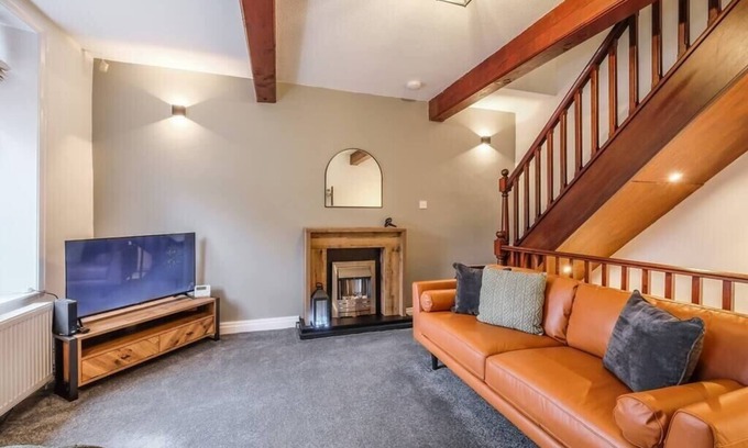 Ainley Top Casa | Sleek 2B/1B Retreat in Lindley, Huddersfield