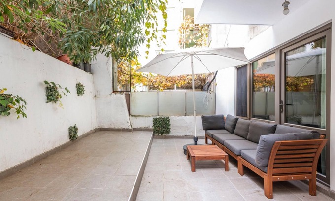 Macka Apartamento | Sleek and Central Flat with Backyard in Besiktas