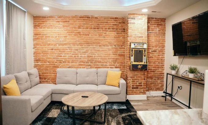 Fells Point Apartamento | Sleek and Cozy Micro Fells Point Residence!