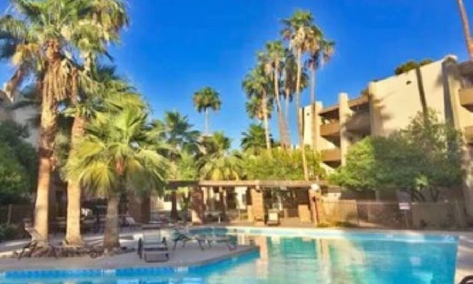 Entertainment District Condominio | Sleek and Elegant Gem in Old Town Scottsdale