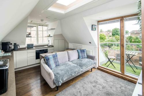 Ravenscourt Park Apartamento | Sleek and Stylish 1BD Apt with Balcony, Hammersmith