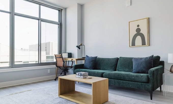 Woodmont Triangle Apartamento | Sleek Bethesda 1BR w/ Gym & W/D, near Restaurants, by Blueground