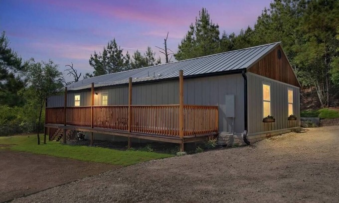 Bastrop Cabina | Modern Cabin Nestled in a Pine Forest, Near Austin