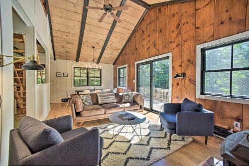 Wilmington Casa | Sleek Cabin with Deck, 8 Miles to Mount Snow and Hikes