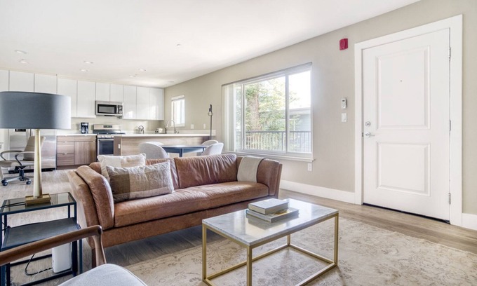 Campbell Apartamento | Sleek Campbell 2BR w/ Pool, Gym & Spa, walk to WF & TJ, by Blueground
