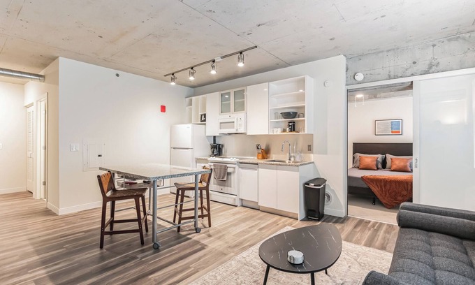 Downtown Cleveland Apartamento | Sleek DT Cleveland Apt at City Club