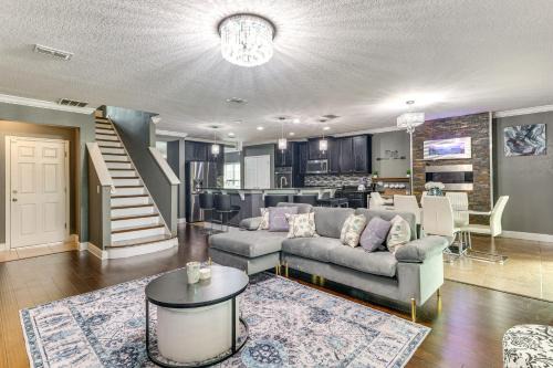 Marbella Casa | Sleek Family Home Near Orlando Theme Parks