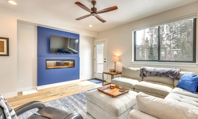 Fraser Casa | Sleek Fraser Townhome < 8 Mi to Winter Park!