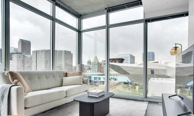 Golden Triangle Apartamento | Sleek Golden Triangle 2BR w/ Gym & Pool nr Art Museum, by Blueground