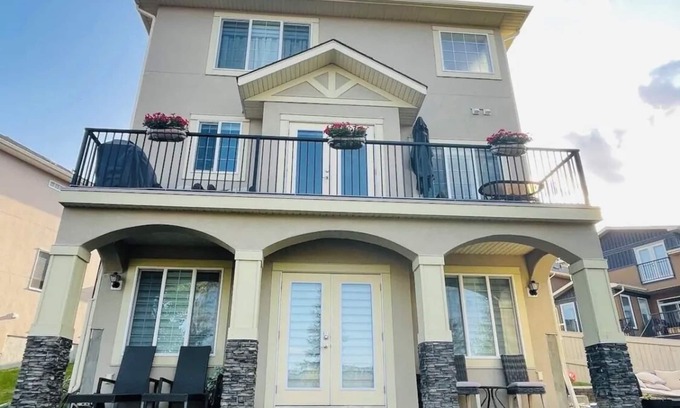 Sage Hill Casa | Sleek Guest House Romantic Two bedrooms spacious Basement suite