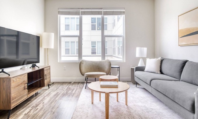 West Highland Apartamento | Sleek Highland 1BR w/ Roof, Gym & W/D, near Highland Park, by Blueground