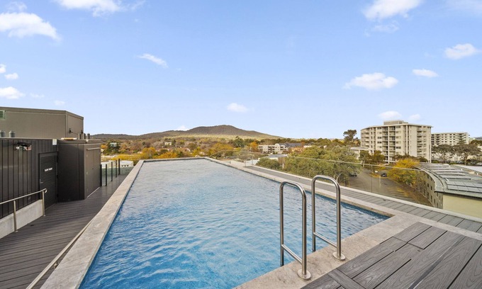 Dickson Apartamento | Sleek Inner-City 2-Bed with Swimming Pool & BBQ