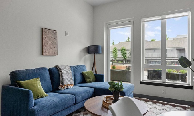 Totem Lake Apartamento | Sleek Kirkland 1BR w/ W/D, nr Groceries & Shopping, by Blueground