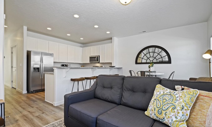 Nampa Casa | Sleek, Like-New, Sparkling Clean Townhome!