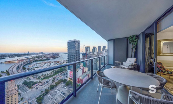 East Little Havana Apartamento | Sleek Miami Downtown Condo with Water Views