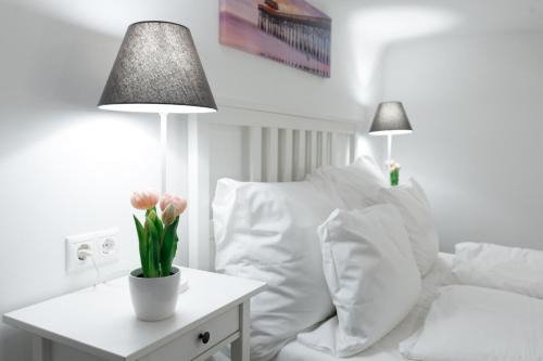 Ferencvaros Apartamento | Sleek Minimalist Studio at Inner City