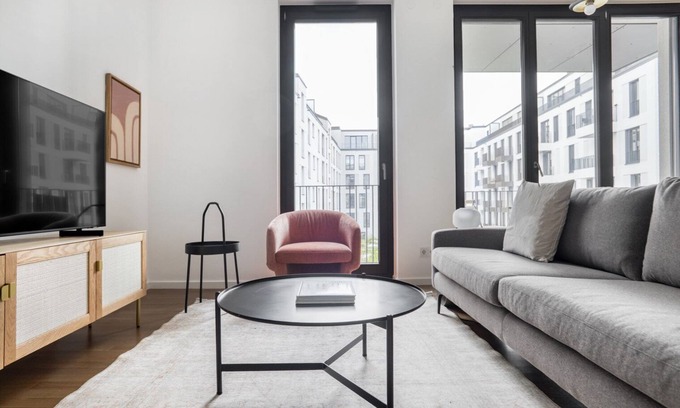 Tiergarten Apartamento | Sleek Mitte 2BR near Potsdamer Platz & Nollendorfplatz, by Blueground