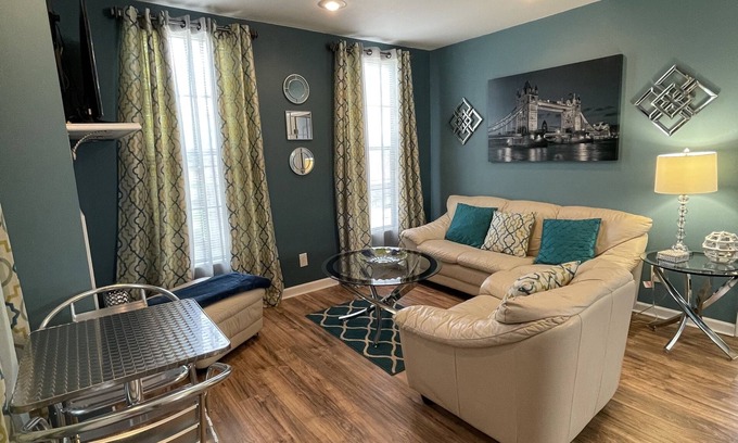 St. Gabriel Apartamento | Sleek Modern Apartment near Tiger Stadium and L'Auberge Casino