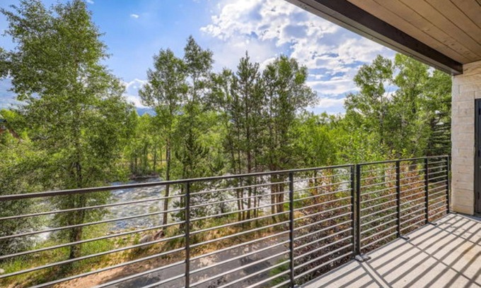 Willow Grove Condominio | Autumn Adventure Awaits! 15% Off Until Oct 31!