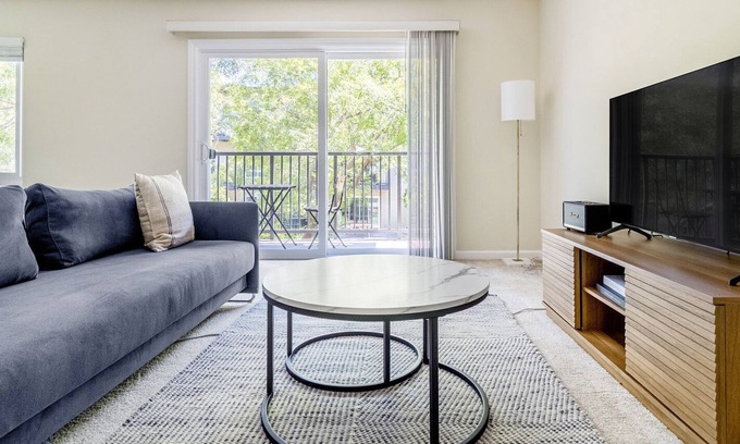 Palo Alto Apartamento | Sleek Palo Alto 1BR w/ Gym, Pool, 3 min drive to Stanford, by Blueground
