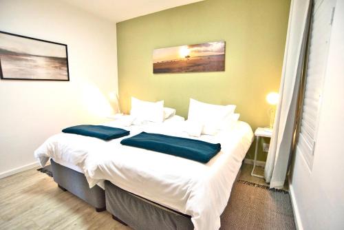 Swakopmund Apartamento | Sleek Retro Modern Apartment City Centre