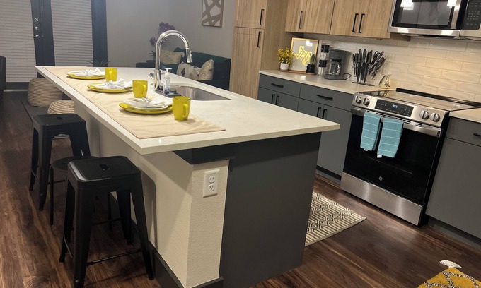 North Burnet Apartamento | Sleek & Serene 1BR Retreat – Minutes from Everything