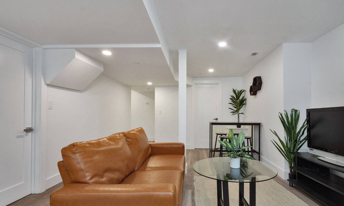 Winter Hill Apartamento | Sleek Somerville Apartment near Encore!
