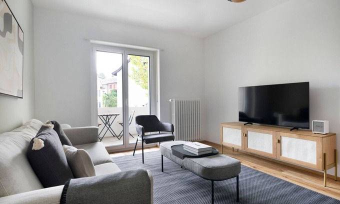 St. Johann Apartamento | Sleek St. Johann 3 Room w/ Storage & W/D, nr Local Market, by Blueground