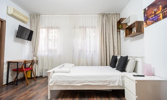 Bucharest City-Centre Apartamento | Sleek Studio in the Heart of Bucharest