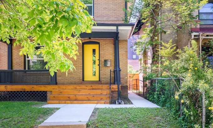 Congress Park Apartamento | Sleek & Stylish Apt Steps From Bluebird Theater