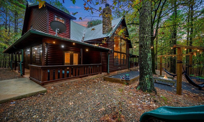 Broken Bow Cabina | Sleep 34! 7BR in 2 CABINS! Pool table, bocce, pets